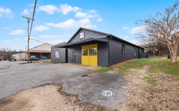 Pictures of Retail, Industrial property located at 23 Second Ave, Huntingdon, TN 38344 for sales - image #1