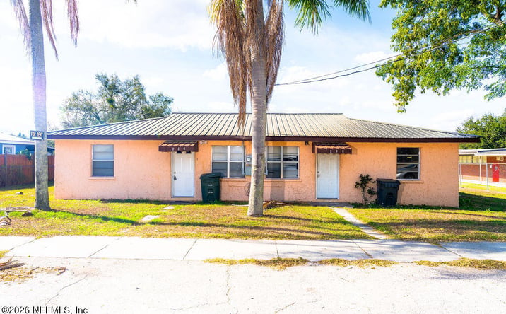 Pictures of Multifamily property located at 417 N BYRD Avenue 1, Avon Park, FL 33825 for sales - image #1