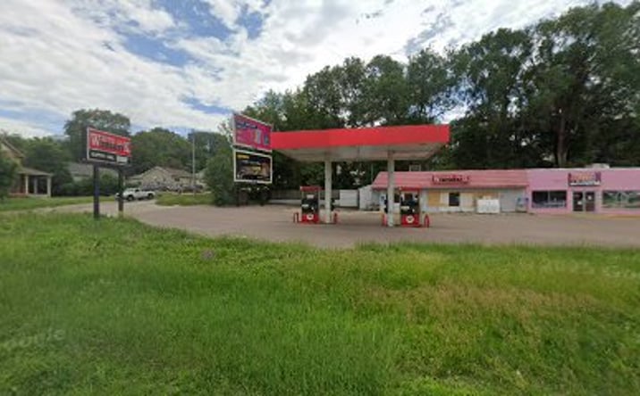 Pictures of Land property located at 2930 Gordon Dr, Sioux City, IA 51105 for sales - image #1