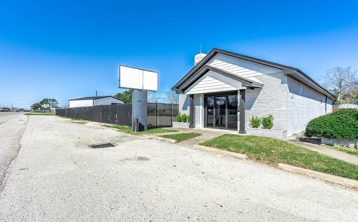 Pictures of Office, Retail property located at 12122 Hwy 6, Santa Fe, TX 77510 for sales - image #1