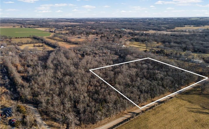 Pictures of Land property located at SE Lot E Pine Street, Butler, MO 64730 for sales - image #1