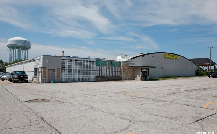 Pictures of Retail property located at 3812 N HARRISON Street, Davenport, IA 52806 for sales - image #1