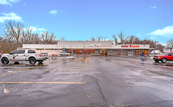 Pictures of Retail property located at 1703 Airport Hwy, Toledo, OH 43609 for sales - image #1