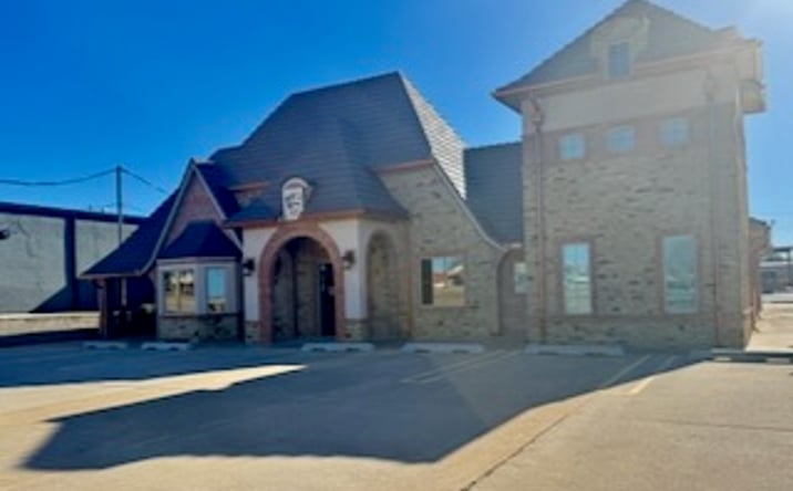 Pictures of Retail, Office, Special Purpose property located at 450 E Main St, Yukon, OK 73099 for sales - image #1