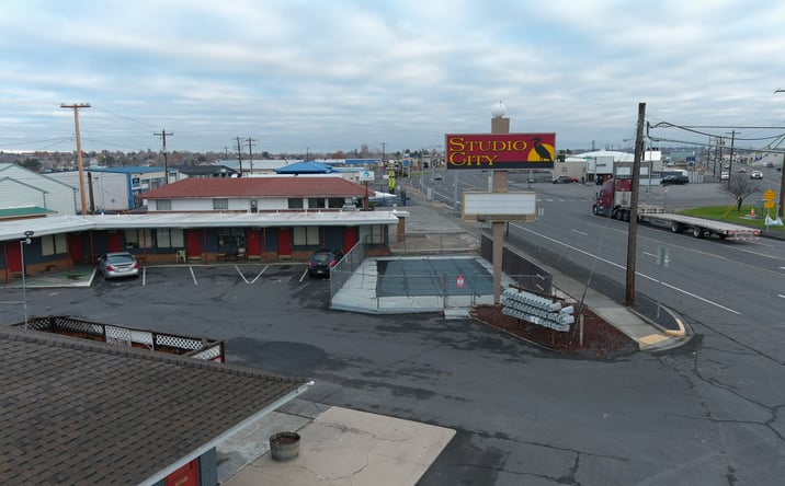 Pictures of Multifamily property located at 1006 W 3rd Ave, Moses Lake, WA 98837 for sales - image #1
