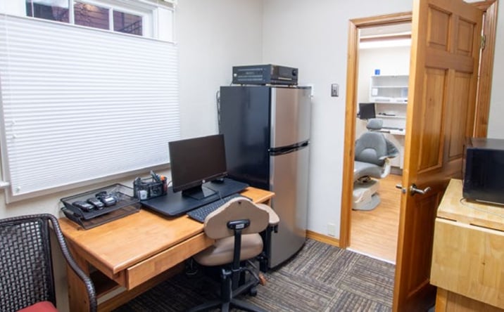 Pictures of Office property located at 207 NW 6th Street, Redmond, OR 97756 for sales - image #1