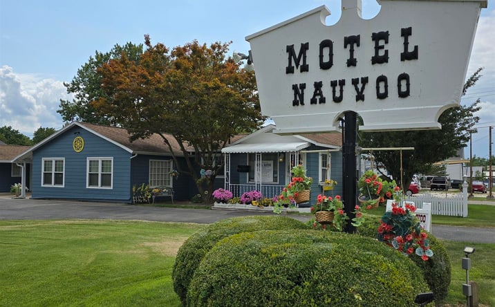 Pictures of Hospitality property located at 1610 Mulholland Street, Nauvoo, IL 62354 for sales - image #1
