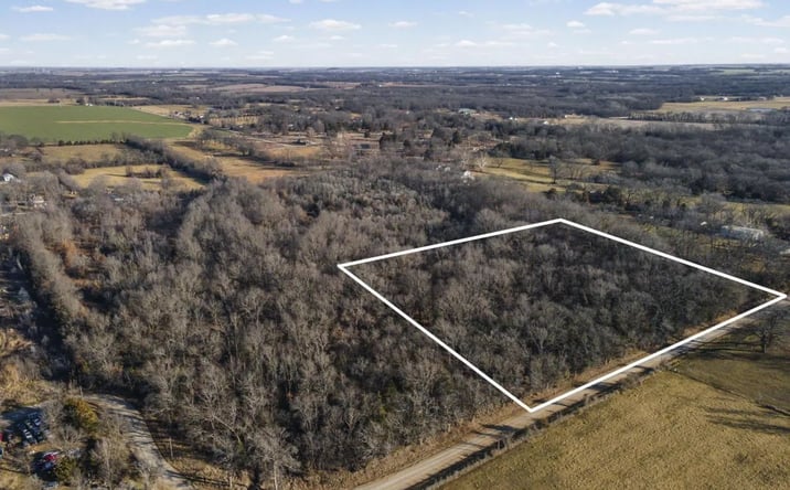Pictures of Land property located at SE Lot E Pine Street, 71901, MO 64730 for sales - image #1