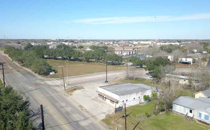 Pictures of Industrial, Office, Retail property located at 2004 E North St, Victoria, TX 77901 for sales - image #1