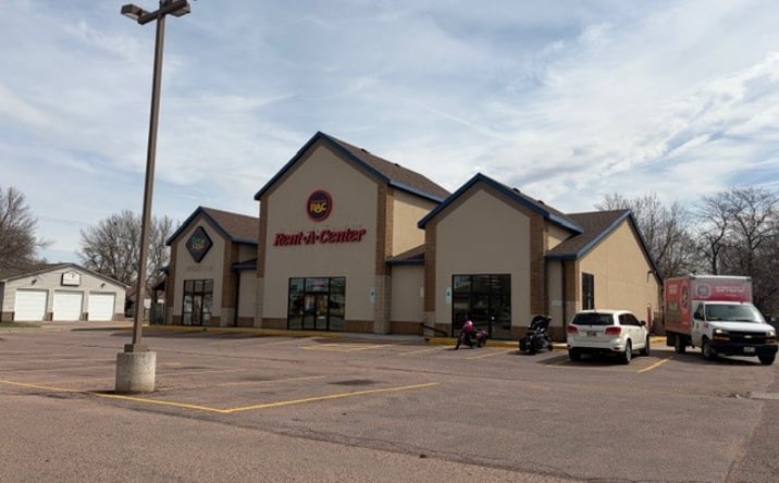 Pictures of Retail property located at 2501 W 10th St, Sioux Falls, SD 57104 for sales - image #1