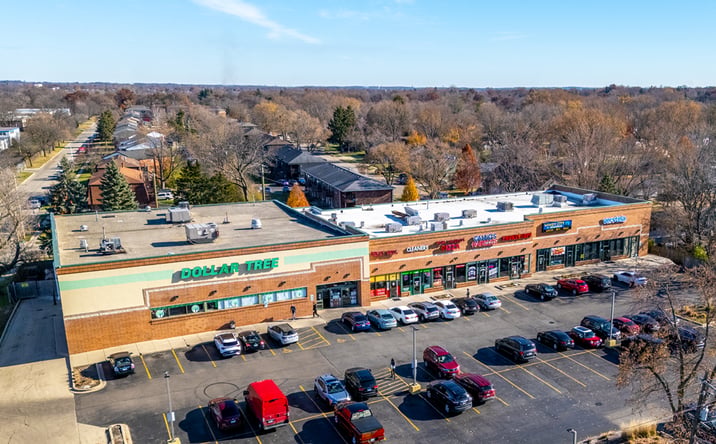 Pictures of Retail property located at 943 N McLean Blvd, Elgin, IL 60123 for sales - image #1