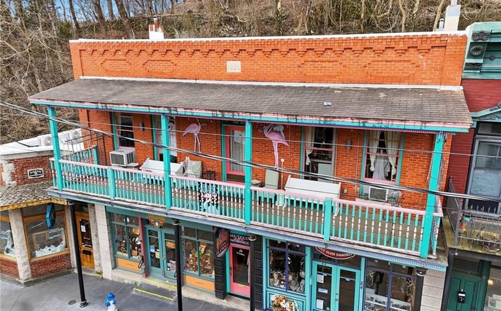 Pictures of Retail property located at 84 Spring St, Eureka Springs, AR 72632 for sales - image #1