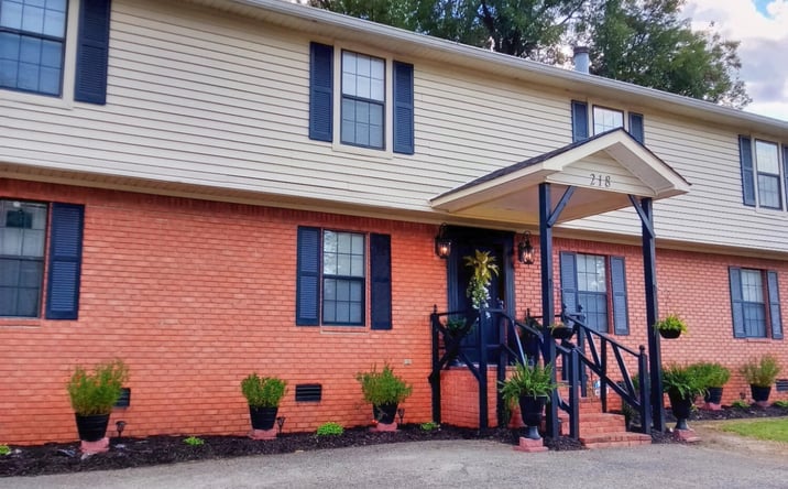 Pictures of Multifamily property located at 218 E 8th Street, Trenton, TN 38382 for sales - image #1