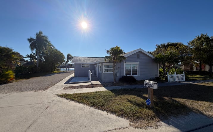 Pictures of Retail property located at 4707 Pine Island Rd NW, Matlacha, FL 33993 for sales - image #1