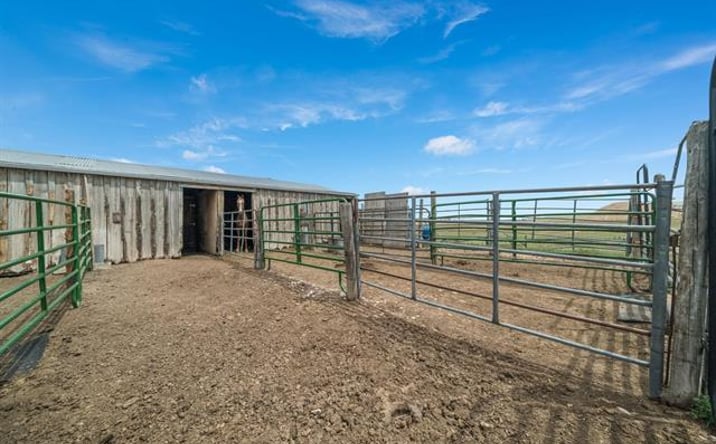Pictures of Land property located at 4717 Thomas Rd, Cheyenne, WY 82009 for sales - image #1