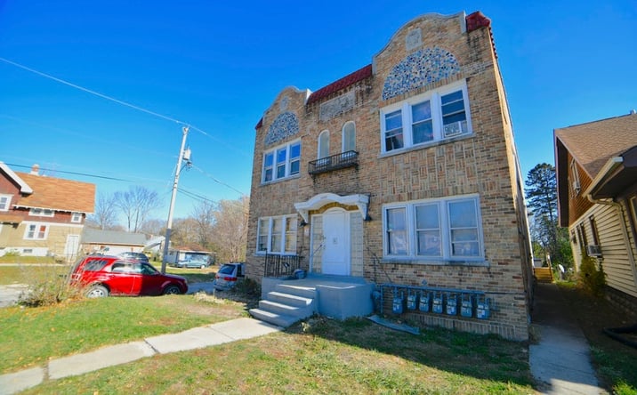 Pictures of Multifamily property located at 4480 N Hopkins St, Milwaukee, WI 53209 for sales - image #1