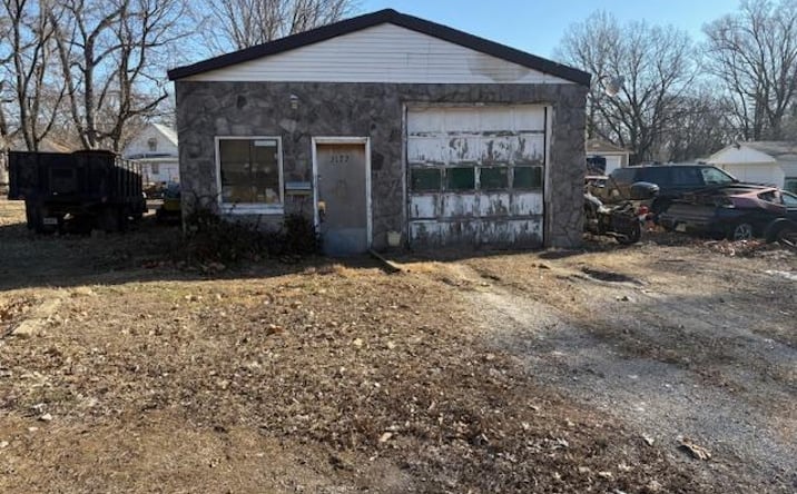 Pictures of Special Purpose property located at 2172 S 16th St, Springfield, IL 62703 for sales - image #1