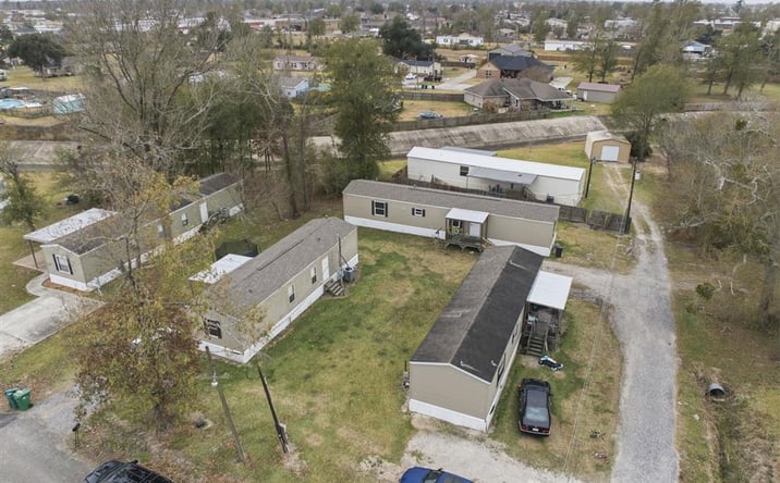 Pictures of Multifamily property located at 180 Pelican Street, Sulphur, LA 70663 for sales - image #1
