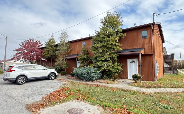 Pictures of Multifamily property located at 400 E Hester St, Carbondale, IL 62901 for sales - image #1