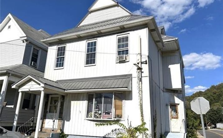 Pictures of Multifamily property located at 606 Ridge Avenue, New Cumberland, WV 26047 for sales - image #1
