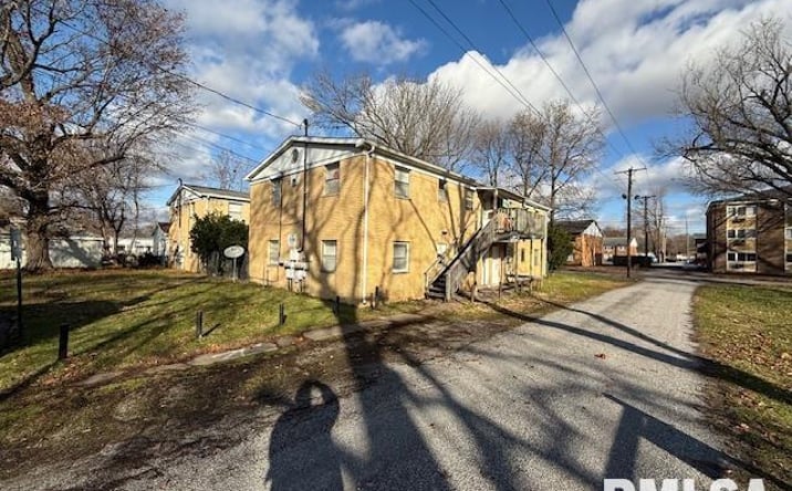 Pictures of Multifamily property located at 418 & 420 S GRAHAM Street, Carbondale, IL 62901 for sales - image #1