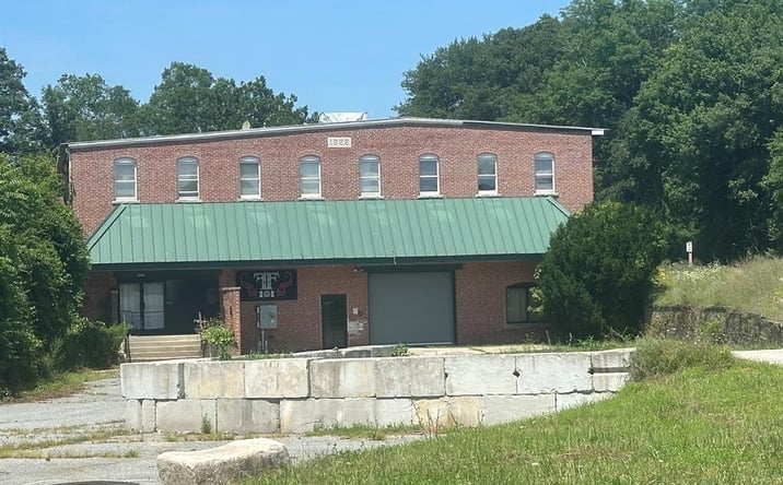 Pictures of Office property located at 444 Hartford Pike, Killingly, CT 06241 for sales - image #1