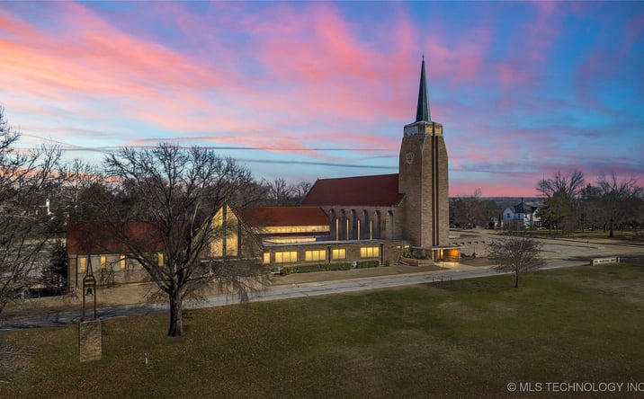 Pictures of Special Purpose property located at 1505 E Grand Avenue, Ponca City, OK 74604 for sales - image #1