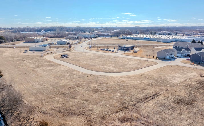 Pictures of Land property located at 2420 Lillian Way, Clinton, IA 52732 for sales - image #1