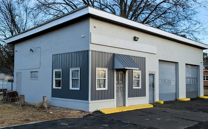 Pictures of Retail property located at 2315 S Main Street, Rockford, IL 61102 for sales - image #1
