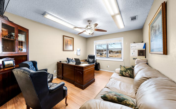 Pictures of Retail, Office property located at 200 E Russell Ave, Bonham, TX 75418 for sales - image #1