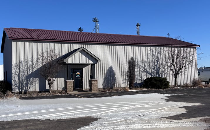 Pictures of Industrial, Office, Retail property located at 1579 Main Ave, Clinton, IA 52732 for sales - image #1
