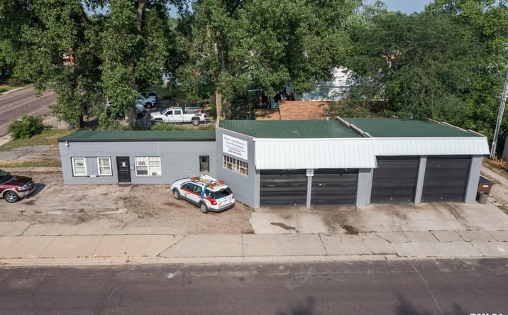 Pictures of Industrial, Self Storage, Retail, Office property located at 400 RUSCHE Street, Creve Coeur, IL 61610 for sales - image #1
