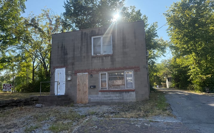 Pictures of Multifamily property located at 604 S Rawlings St, Carbondale, IL 62901 for sales - image #1