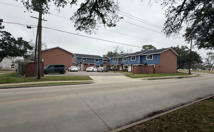 Pictures of Multifamily property located at 1904 Mustang Rd, Alvin, TX 77511 for sales - image #1