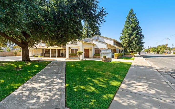 Pictures of Mixed Use property located at 101 W Clinton Ave, Fresno, CA 93705 for sales - image #1