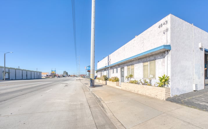 Pictures of Industrial property located at 4643 W Rosecrans Ave, Hawthorne, CA 90250 for sales - image #1