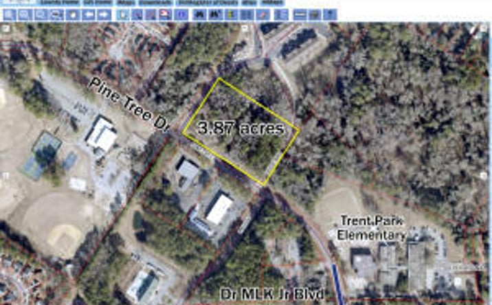Pictures of Land property located at 1100 Pinetree Drive, Trent Woods, NC 28562 for sales - image #1