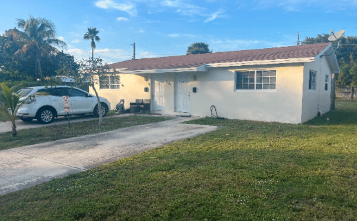 Pictures of Multifamily property located at 203 SE 4th Avenue, Boynton Beach, FL 33435 for sales - image #1