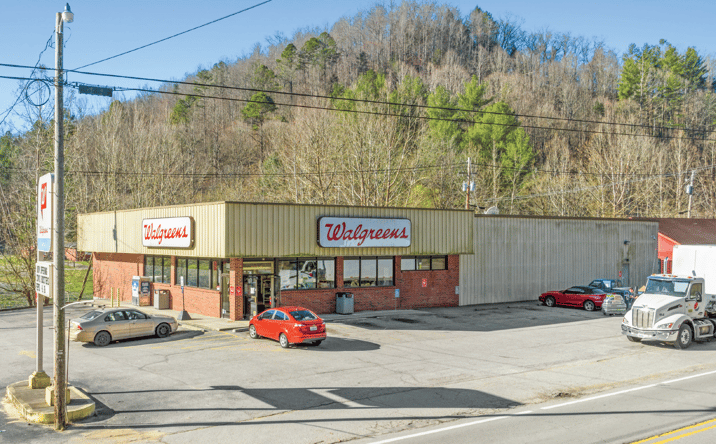 Pictures of Retail property located at 551 Main St, McKee, KY 40447 for sales - image #1