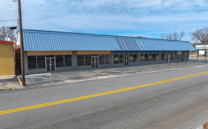 Pictures of Retail property located at 3 1st St NW, Moultrie, GA 31768 for sales - image #1