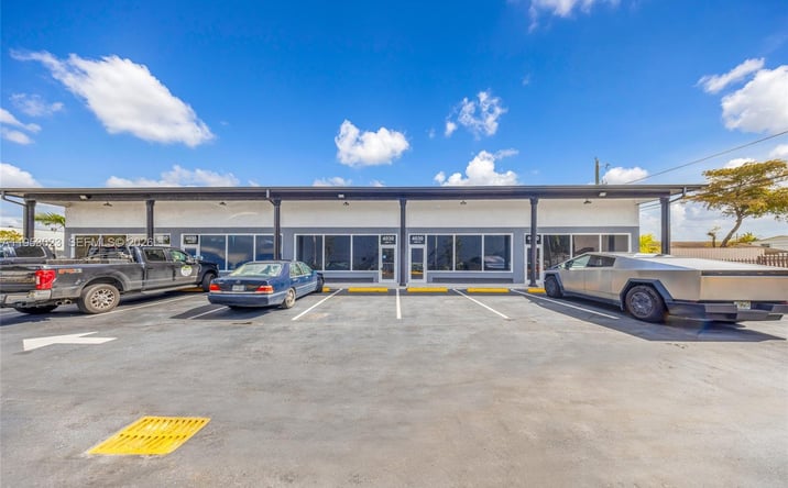 Pictures of Retail property located at 4030 Pembroke Rd, Hollywood, FL 33021 for sales - image #1