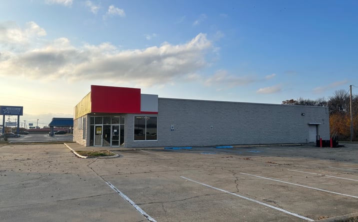 Pictures of Retail property located at 2818 US-82, Greenville, MS 38703 for sales - image #1