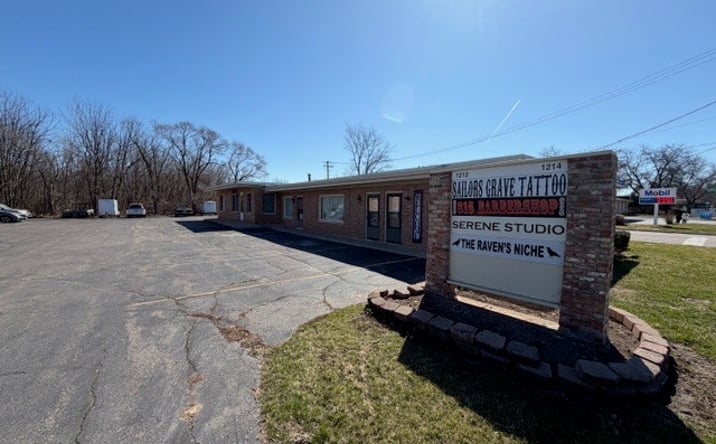 Pictures of Office property located at 1212 N Seminary Avenue, Woodstock, IL 60098 for sales - image #1