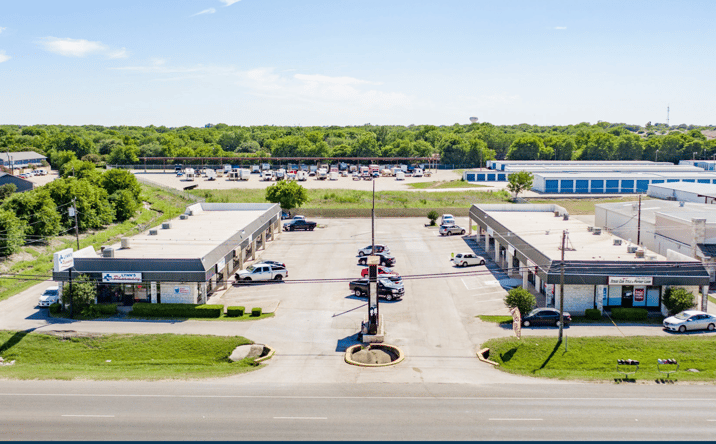 Pictures of Retail property located at 511 N Hewitt Drive, Hewitt, TX 76643 for sales - image #1