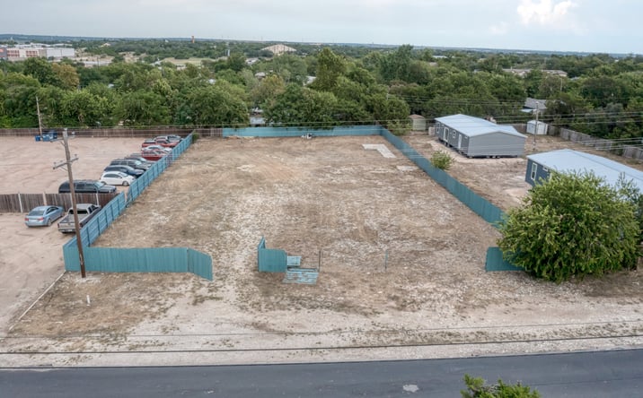 Pictures of Land property located at 1004 S W Dr, Leander, TX 78641 for sales - image #1