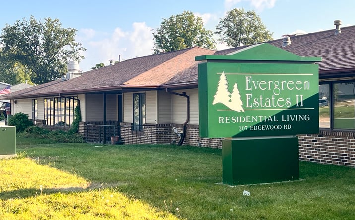 Pictures of Senior Living property located at 307 Edgewood Rd SW, Cedar Rapids, IA 52404 for sales - image #1