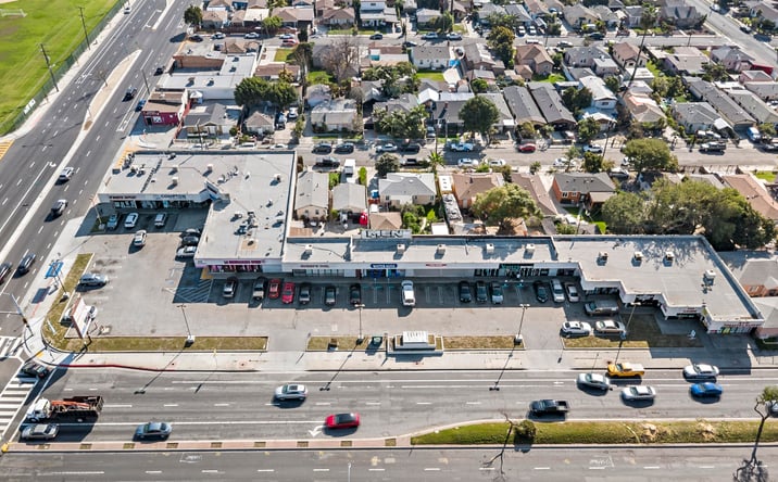 Pictures of Retail property located at 810 W Rosecrans Ave, Compton, CA 90222 for sales - image #1
