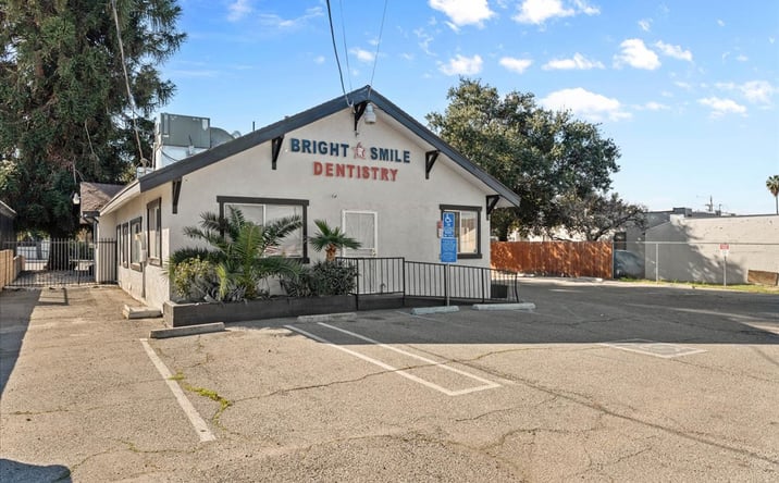 Pictures of Office property located at 1020 E Florida Ave, Hemet, CA 92543 for sales - image #1