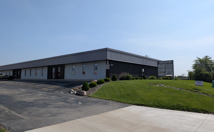 Pictures of Office property located at 1605 W Candletree Dr, Peoria, IL 61614 for sales - image #1