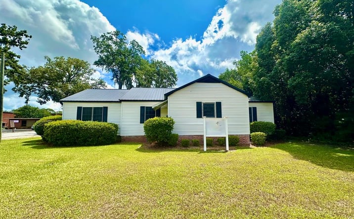 Pictures of Office property located at 1102 N Hutchinson, Adel, GA 31620 for sales - image #1